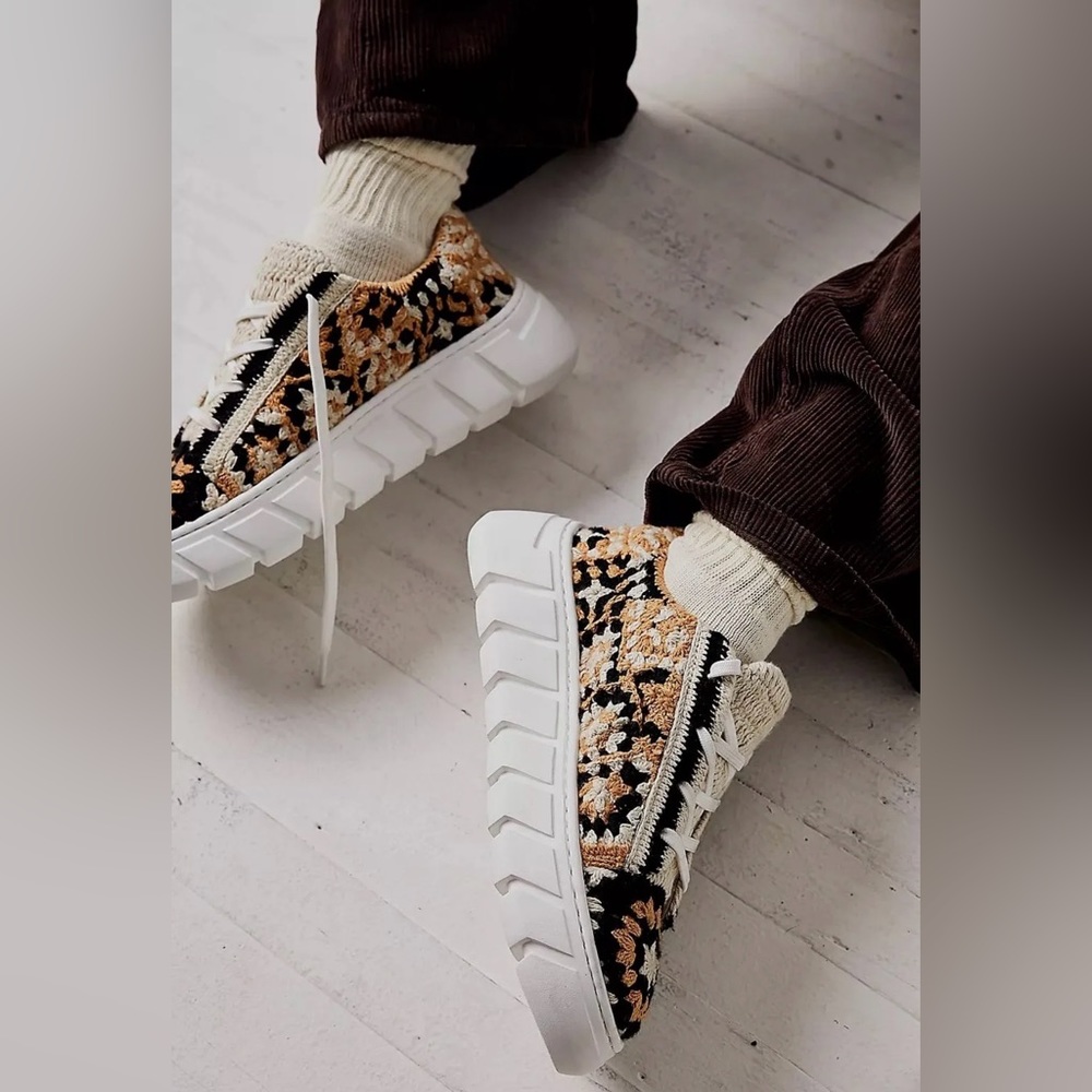 Free People Catch Me If You Can Crochet Patchwork Sneakers Tan US 7.5 EU 38 NWOB